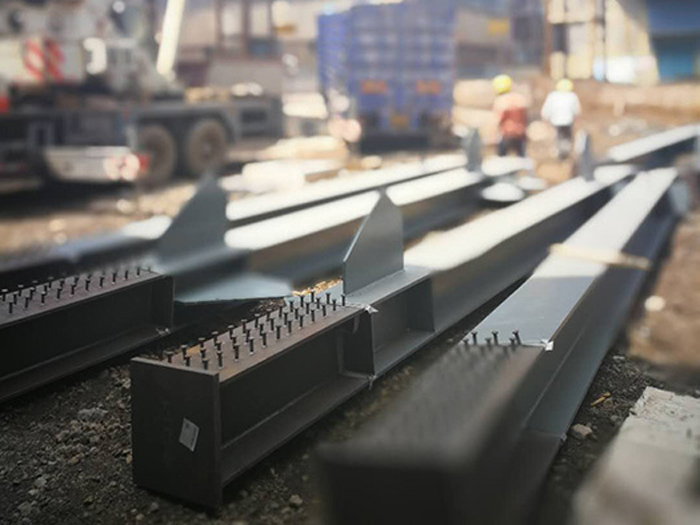 H型鋼梁、格構(gòu)柱