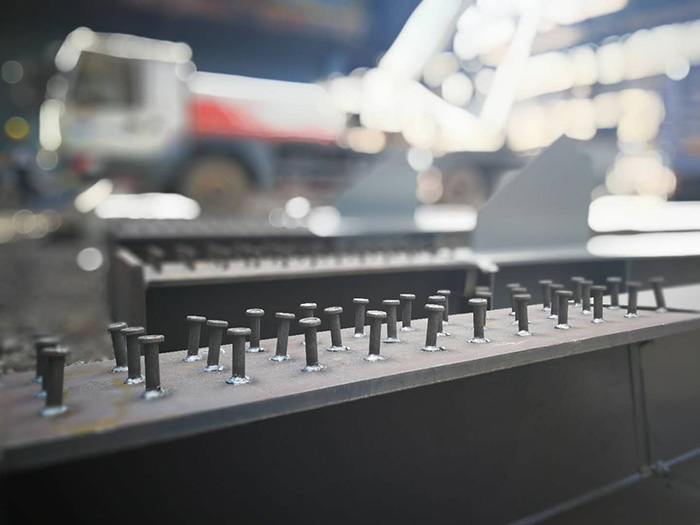 H型鋼梁、格構(gòu)柱